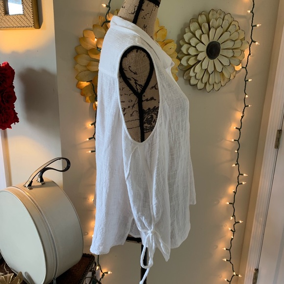 Universal Thread Side Tie Button Front Tank - Picture 3 of 6